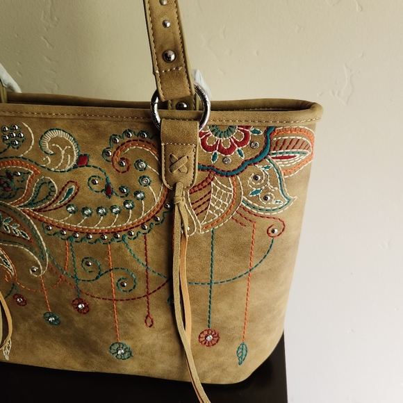 NWT American Bling Embroidered Concealed Tote & Matching Wallet - Picture 4 of 14
